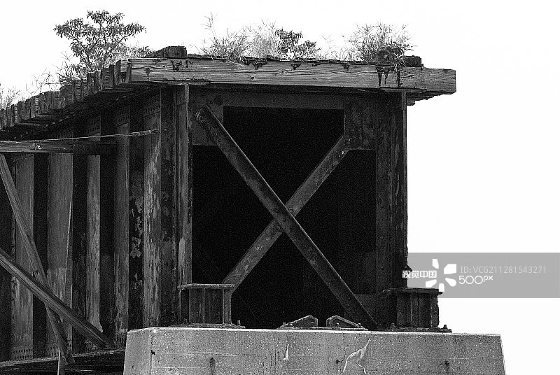 布雷斯岛废弃栈桥细节图片素材