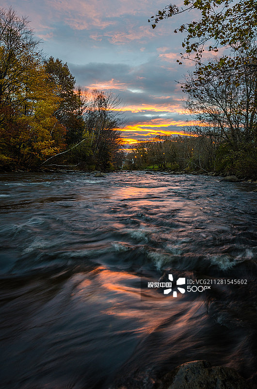圣查尔斯河上的日出图片素材