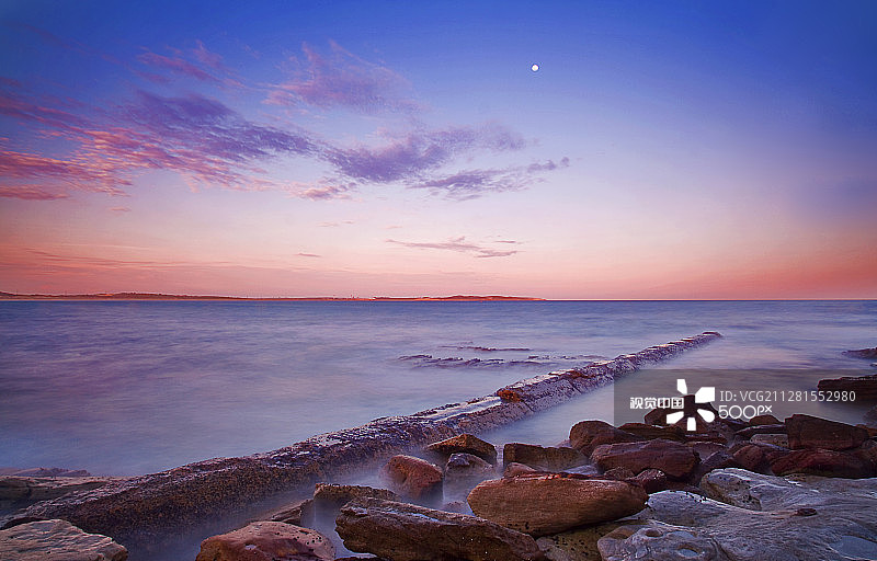 克罗努拉海滩的月升和日落图片素材