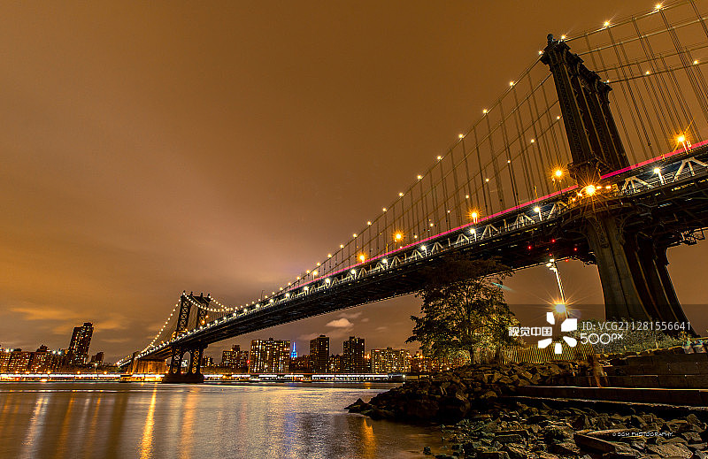 阴天下的曼哈顿大桥图片素材