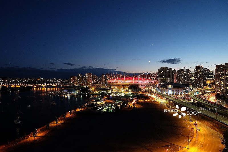 夜幕下的卑诗体育馆图片素材