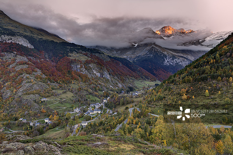 加瓦尔尼的秋天图片素材