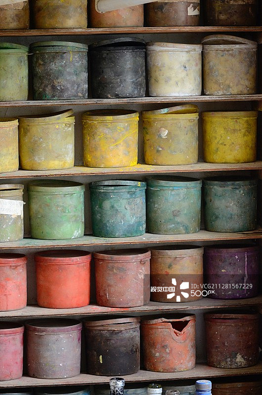 法国普罗旺斯彩色花盆图片素材