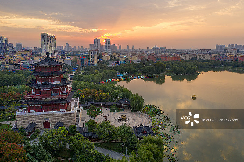 南池公园晨曦+山东省济宁市任城区南池公园图片素材