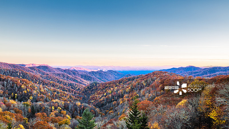 秋季的大雾山图片素材