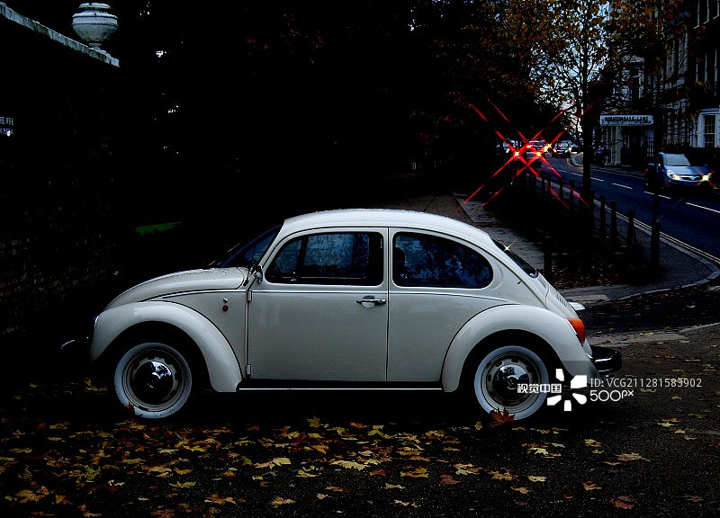 闪耀的大众汽车，伦敦图片素材