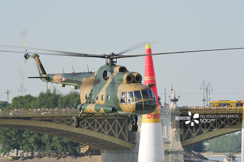 米尔Mi-8直升机，红牛布达佩斯飞行竞赛，2015年图片素材