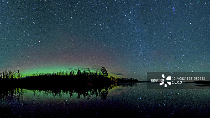 弗米利恩湖的夜空图片素材