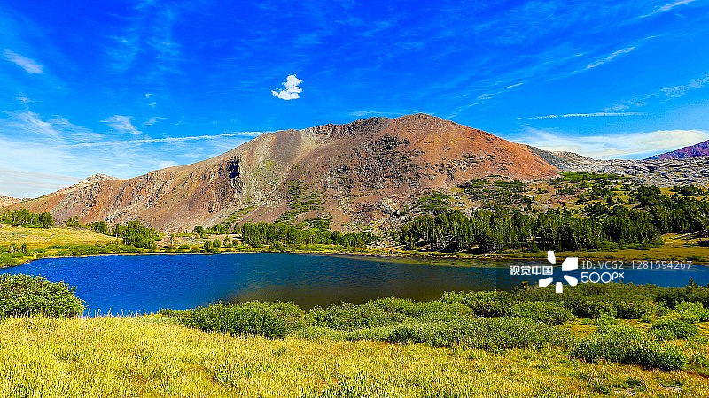 峰顶湖图片素材