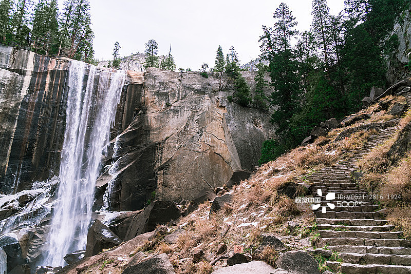 冬季的优胜美地弗纳尔瀑布图片素材