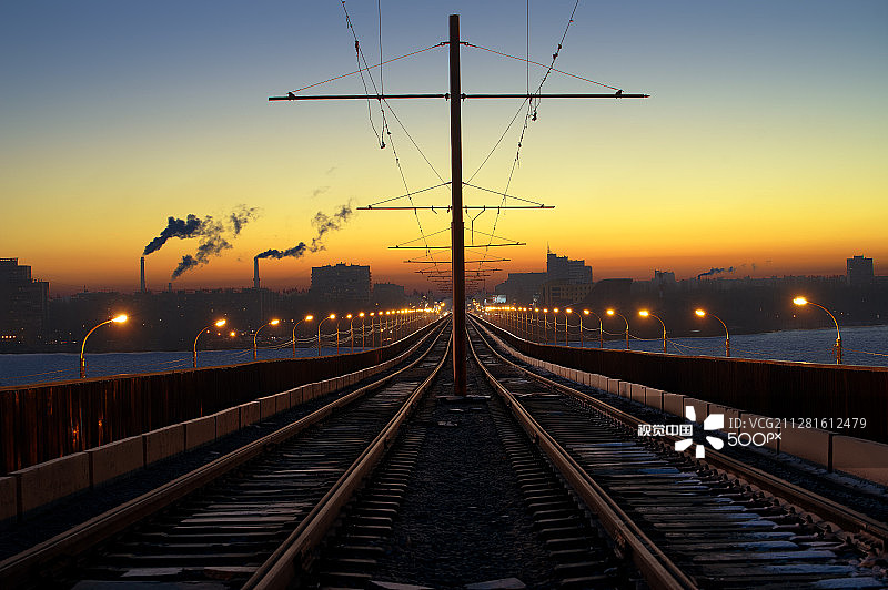 黎明时分的北桥图片素材