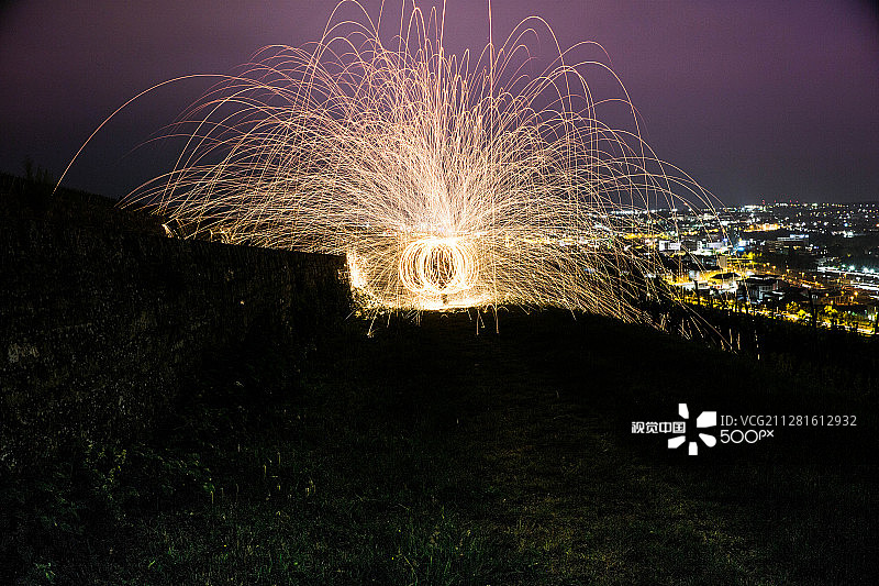 夜间火花图片素材