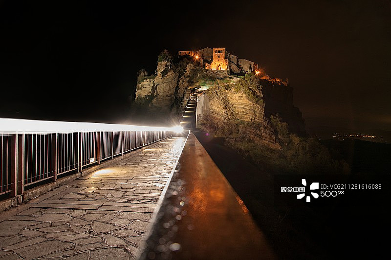 白露里治奥古城的夜晚与灯光图片素材