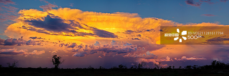 新南威尔士州内陆地区的傍晚风暴图片素材