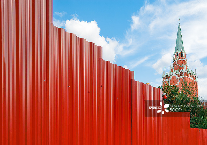 莫斯科克里姆林宫的特罗伊茨卡娅塔和红色围墙图片素材