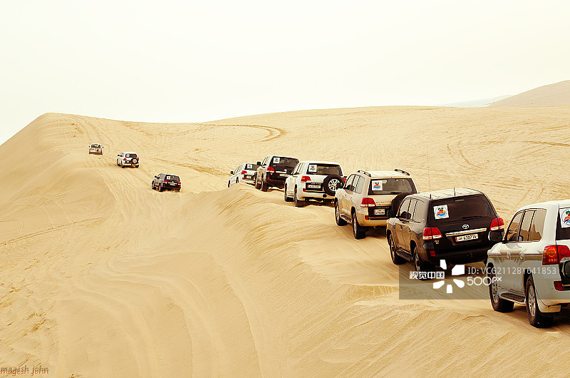 沙漠骑行图片素材