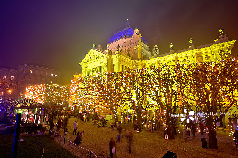 萨格勒布托米斯拉夫广场的圣诞集市景观图片素材