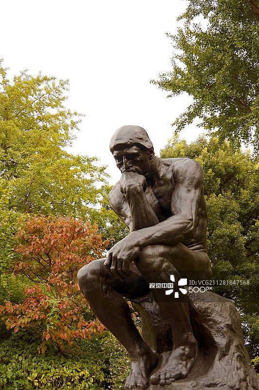 罗丹的沉思者图片素材