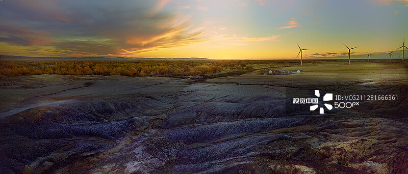 五彩丘陵的日落图片素材