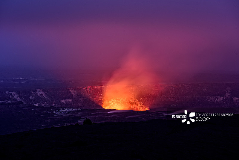 哈雷茂茂火山口图片素材