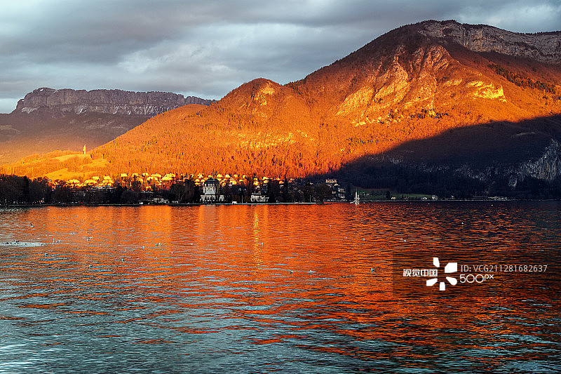 安纳西湖的黄昏图片素材