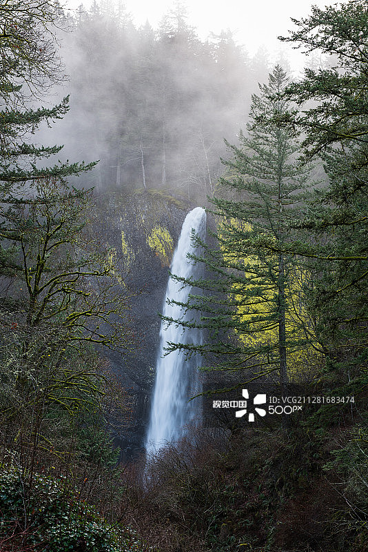 拉图雷尔瀑布图片素材