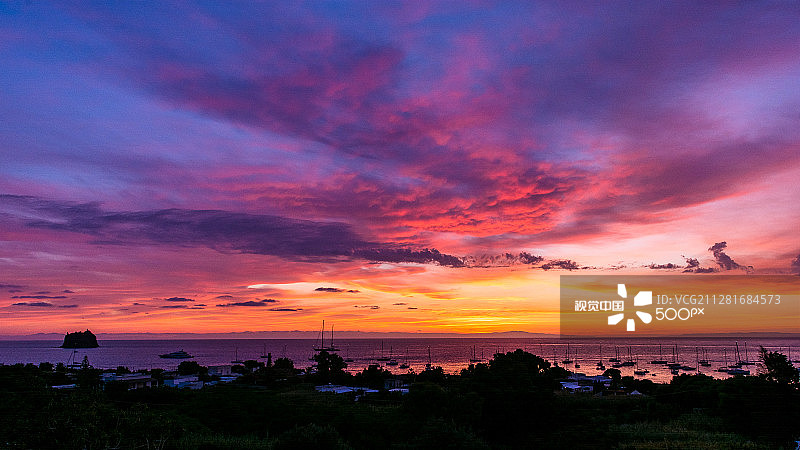 斯特龙博利火山的极光图片素材