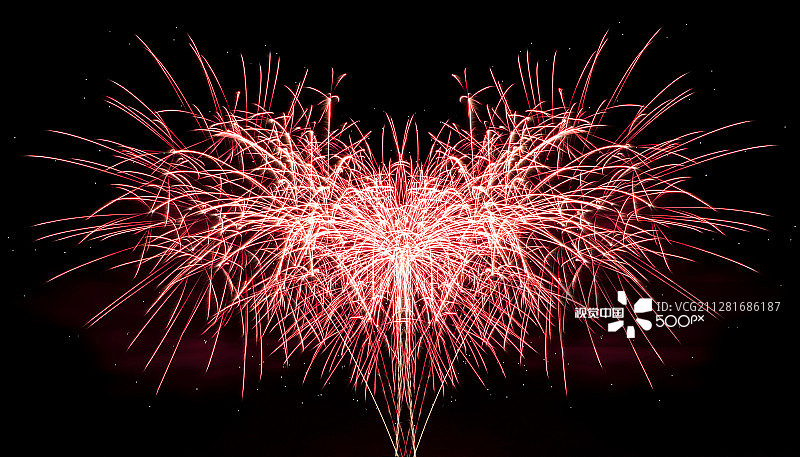 红色心形爆炸效果图片素材