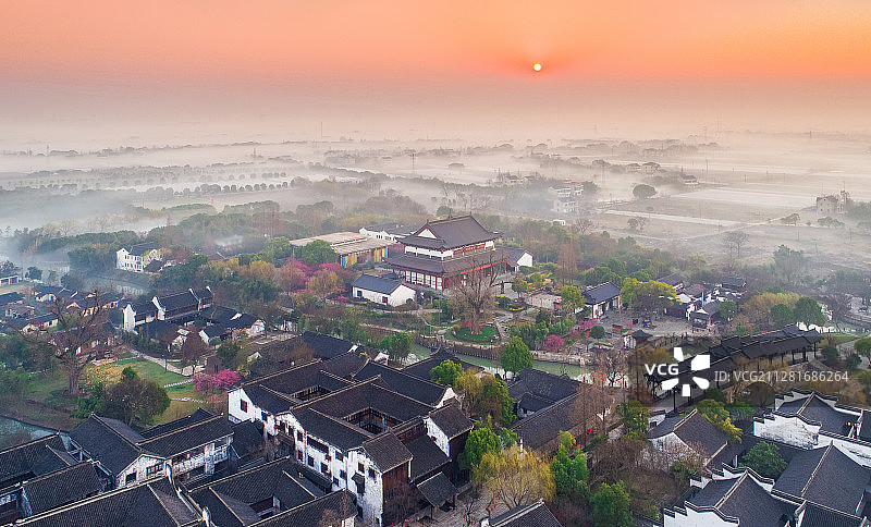 早春平流雾下的嘉兴梅花洲图片素材