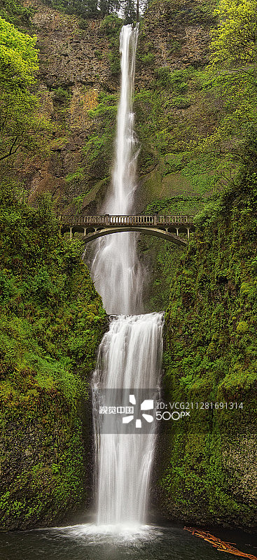 坚实瀑布图片素材