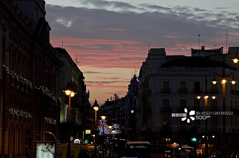 夜晚的太阳门图片素材