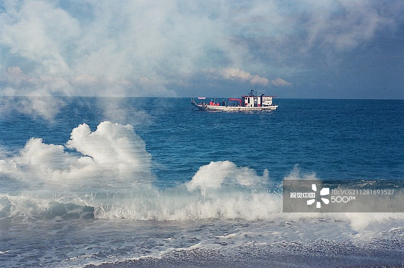 船、海洋和天空图片素材
