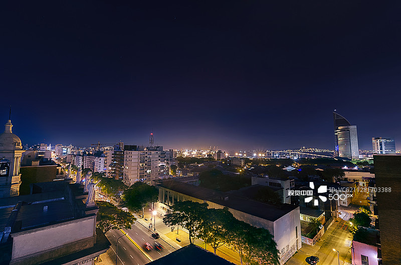 夜幕下的蒙得维的亚图片素材