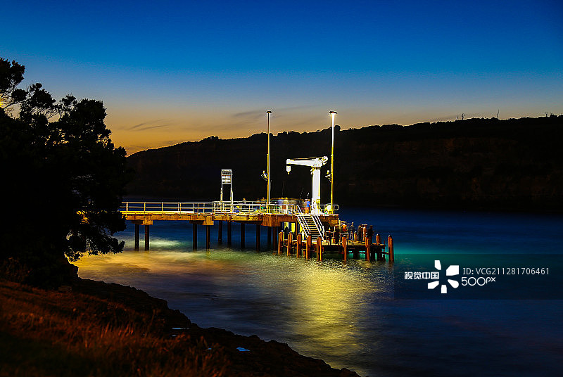 坎贝尔港码头钓鱼图片素材