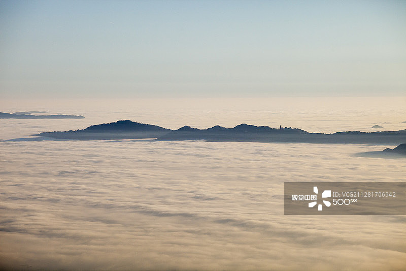波河平原的雾景图片素材
