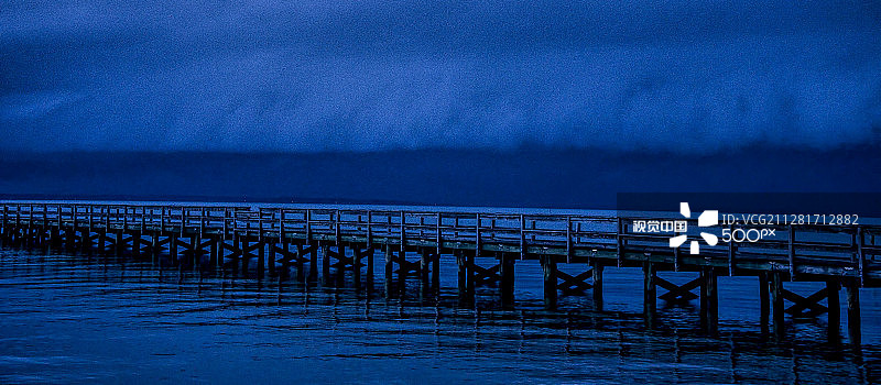 詹姆斯河上的云图片素材