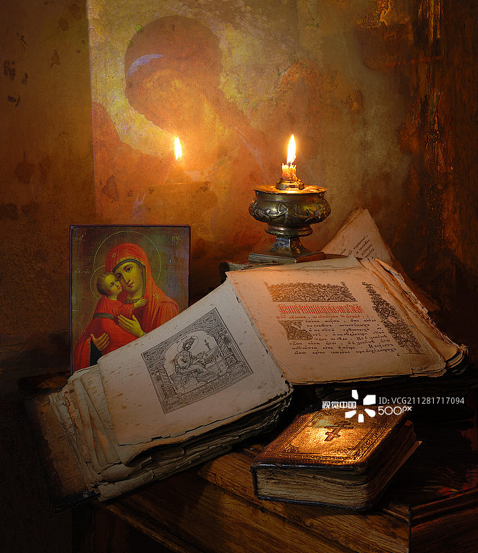 圣像和古籍的静物写生图片素材