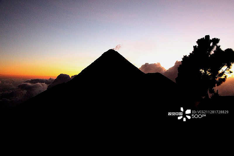 富埃戈火山的日落图片素材