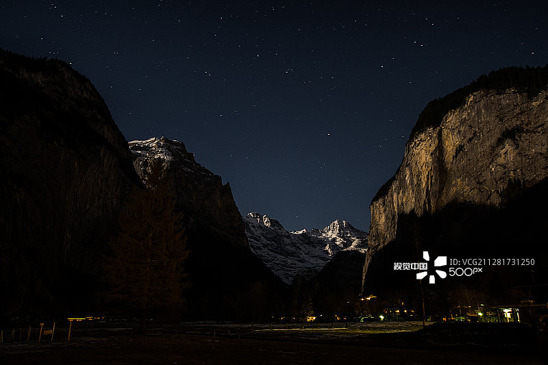 劳特布龙嫩满月图片素材