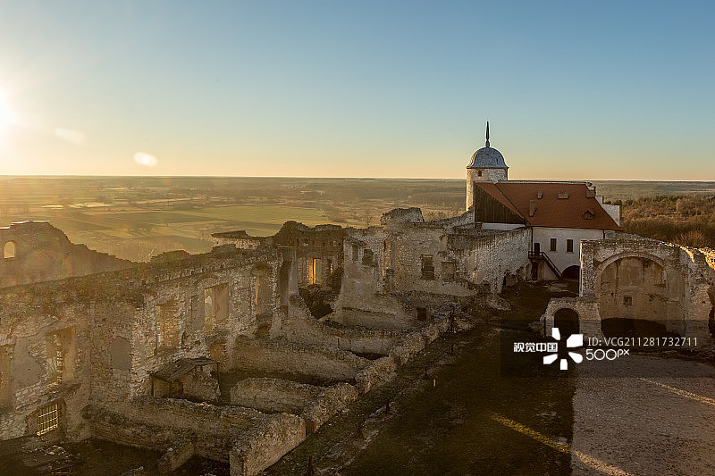 亚诺维茨城堡的日出图片素材