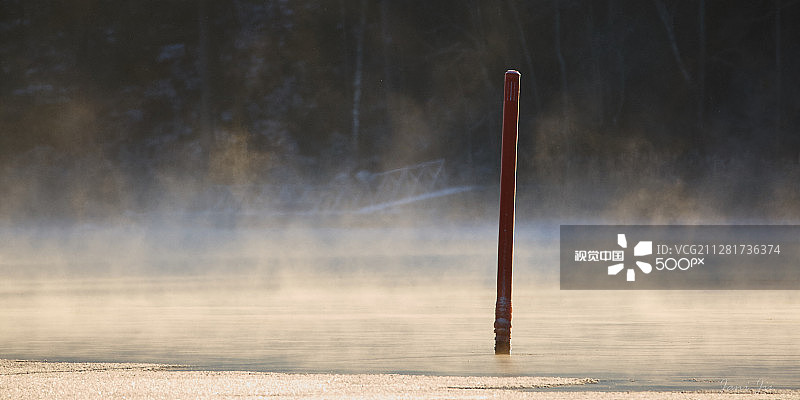 冰雾中的备用浮标2图片素材