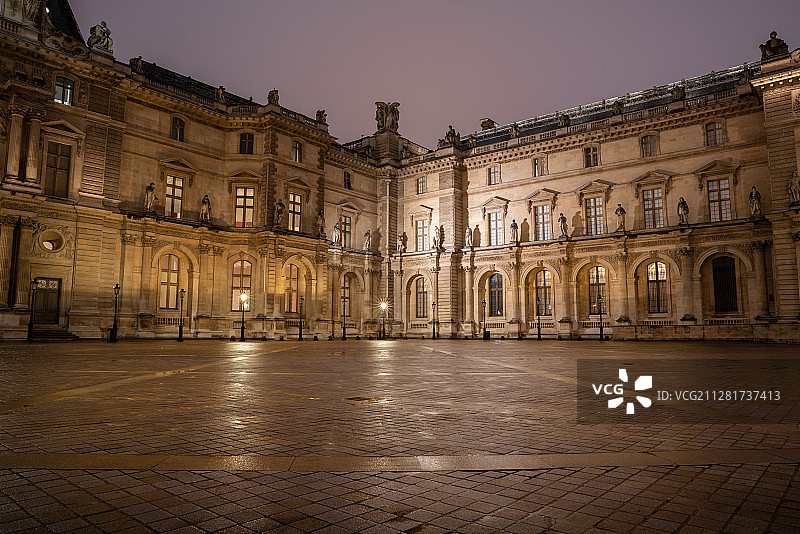 法国巴黎卢浮宫广场图片素材