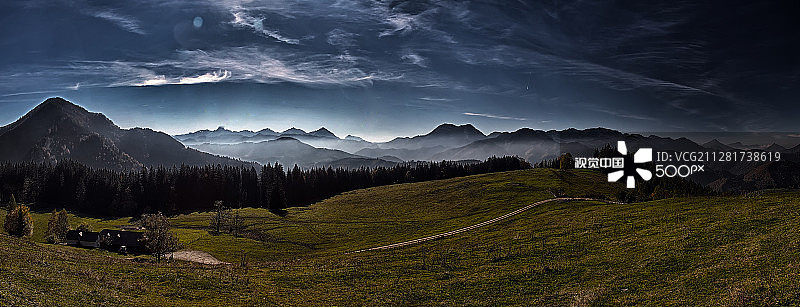 山的全景图片素材