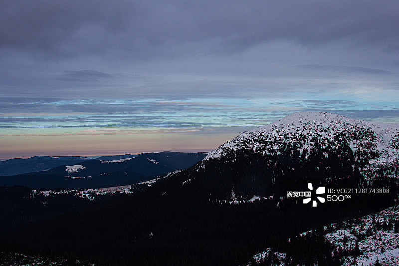 冬季的喀尔巴阡山脉图片素材