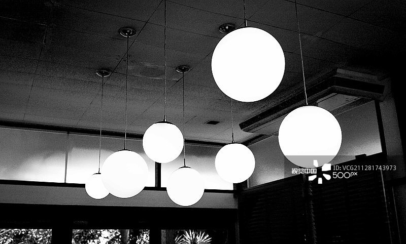 黑白灯泡图片素材