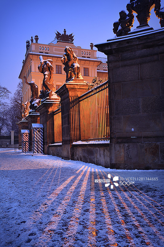 魔幻清晨 - 布拉格城堡图片素材