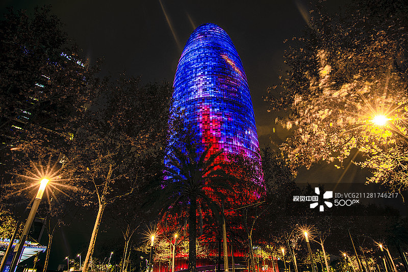 西班牙巴塞罗那阿格巴塔夜景（摄影：Gabriele Ardemagni）图片素材