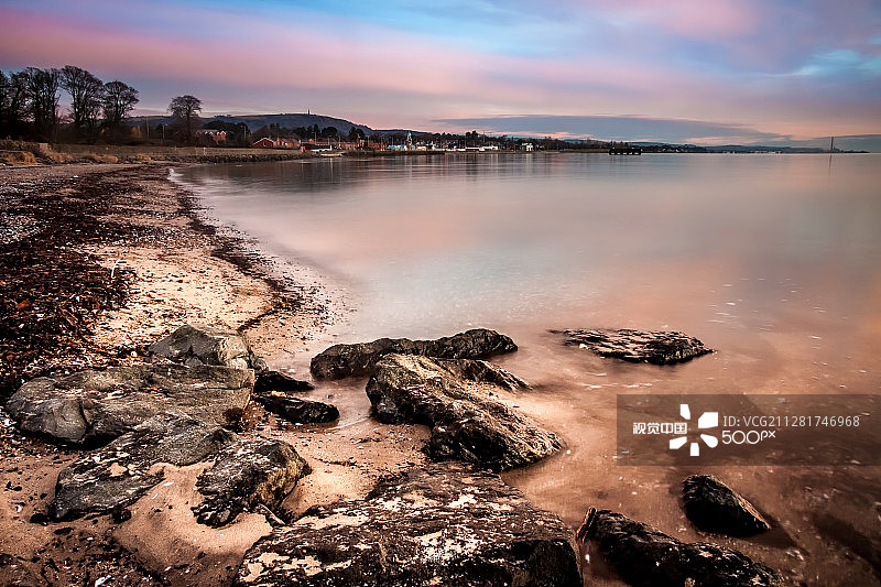 贝尔法斯特湖的黎明之光图片素材