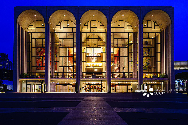 纽约夜景下的林肯中心图片素材