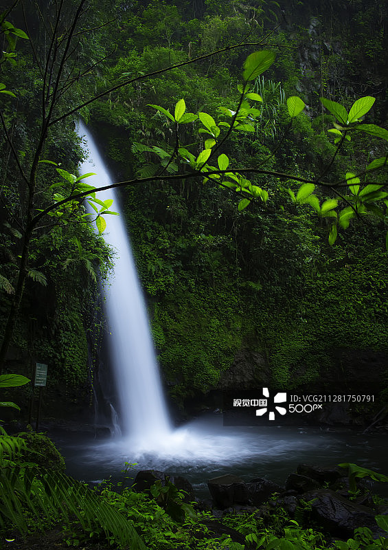 西爪哇岛萨维尔瀑布，印度尼西亚图片素材